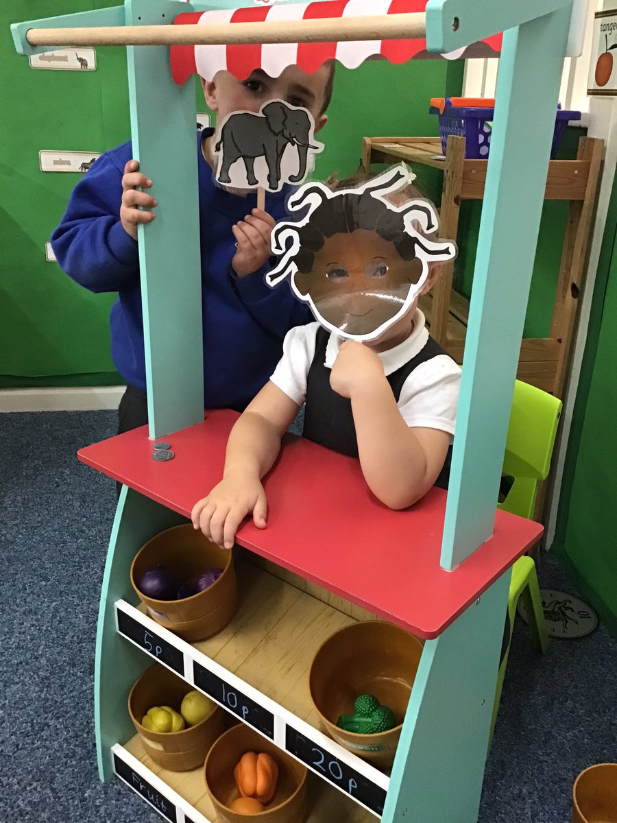 Grimoldby_Y3's tweet photo. Look who we spotted in Handra’s fruit shop! #jungleexplorers #creativity #respect https://t.co/FVL8PQovrw