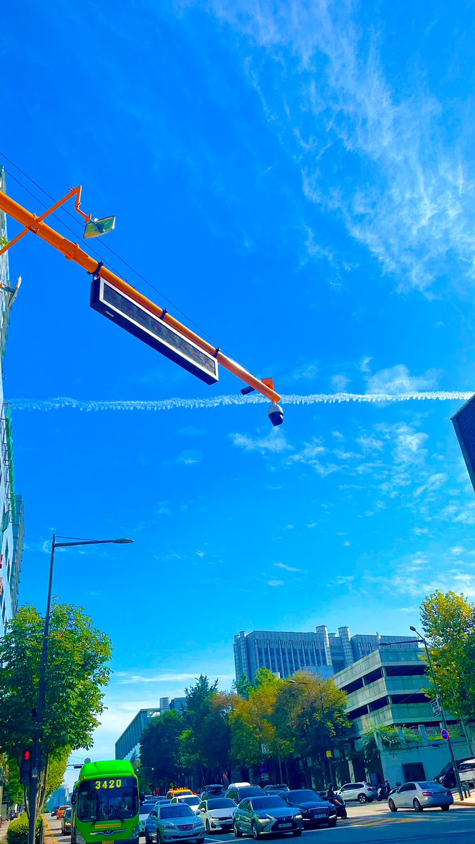 transaprency85's tweet photo. 서울 끝여름 https://t.co/7ItqfZseEb