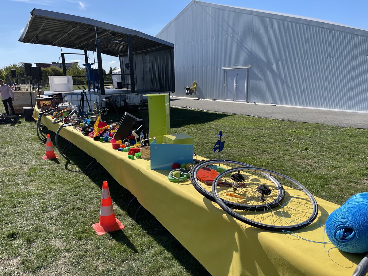 GroupeAstrevent's tweet photo. St Malo team building réaction en chaîne pour 600 pers #stmalo #reactionenchaine #stmalo #soleil #nova https://t.co/TN6bcFyTKa