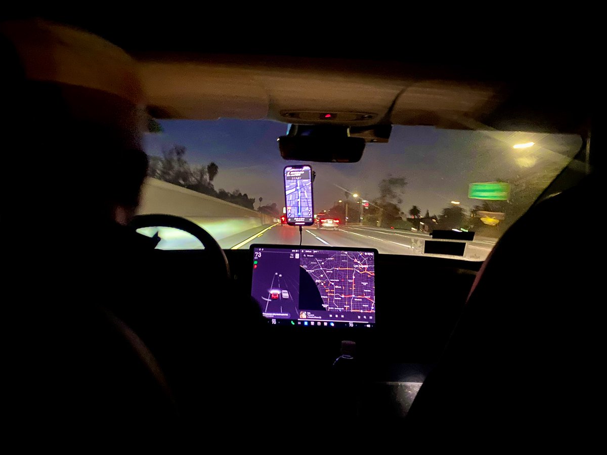 rochalauro's tweet photo. Ya vengo en el Uber al LAX @liekens26 https://t.co/JVwexsi7ni
