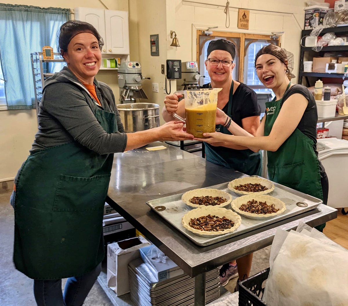 Strom's Farm &Bakery tweet media