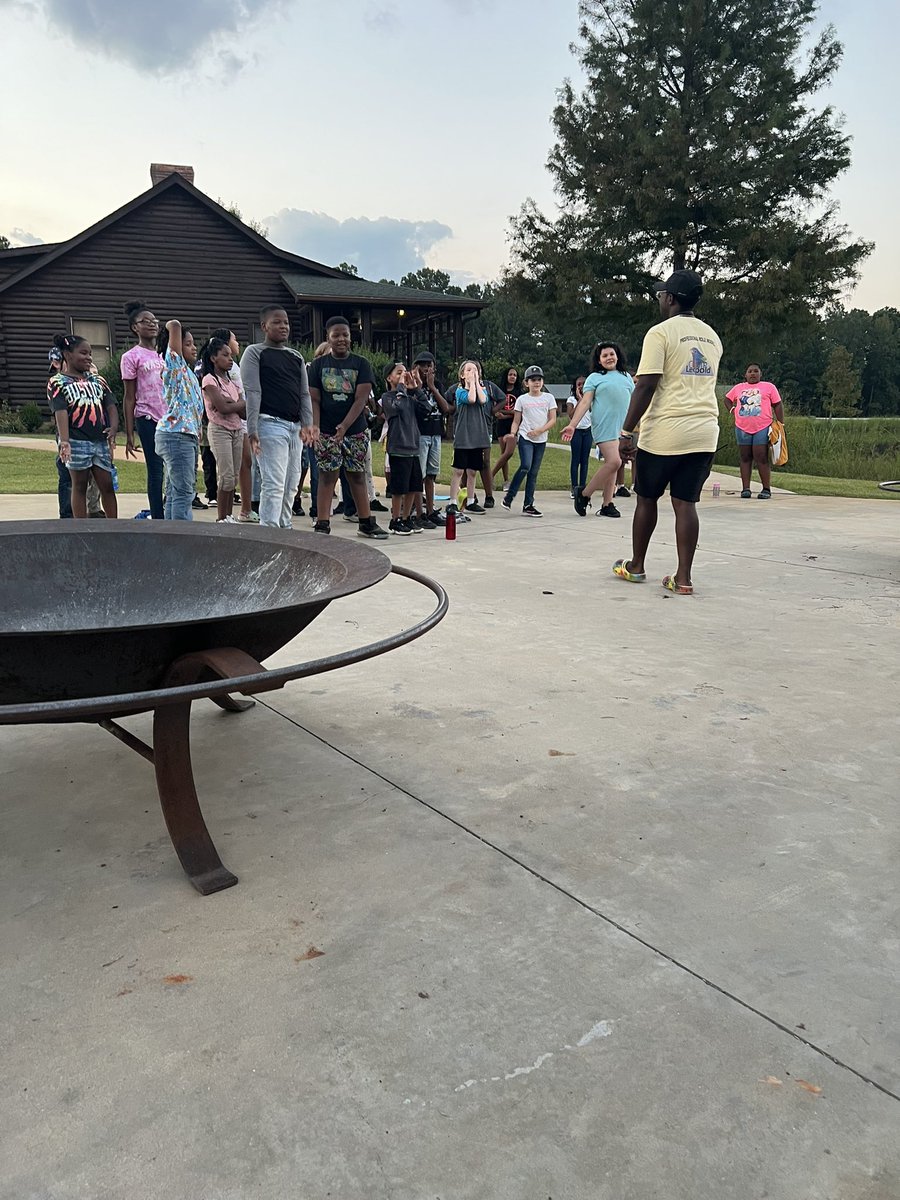CherryvalePrin1's tweet photo. S’Mores anyone? The best way to spend the last night at Camp Leopold! #ChocolateMakesEverythingBetter @DrShirleyGamble @DrWrightSupt @SumterSCSchools @RPhillipsSTEM @CherryvaleElem https://t.co/NMvEw5RCpb