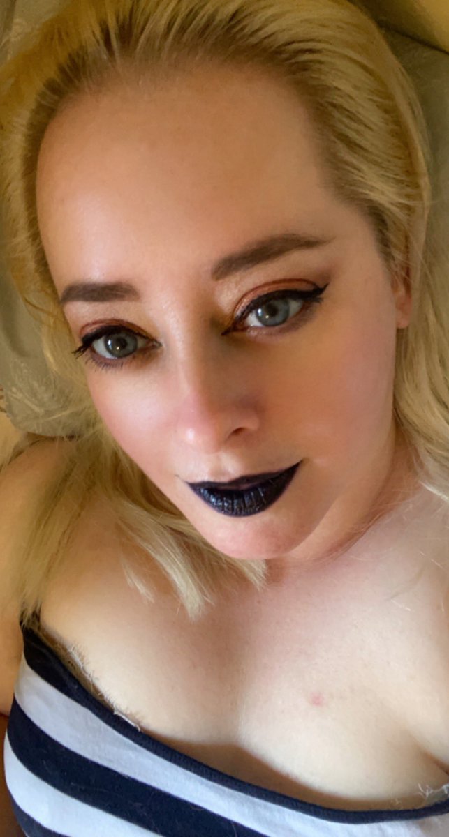 natassjamichele's tweet photo. When you finally have time to break out the fall colour pallet & play #Autumn #SpookySeason #BlackLipstick #MoreLikeIt wish I could get away with this lipstick at work lol https://t.co/EvSl1xt0nL