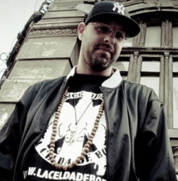 Este menda hizo pepinos boombap como catedrales. Uno de los grandes productores del rap en español nos dejó. DEP. #davebee #jazztwo