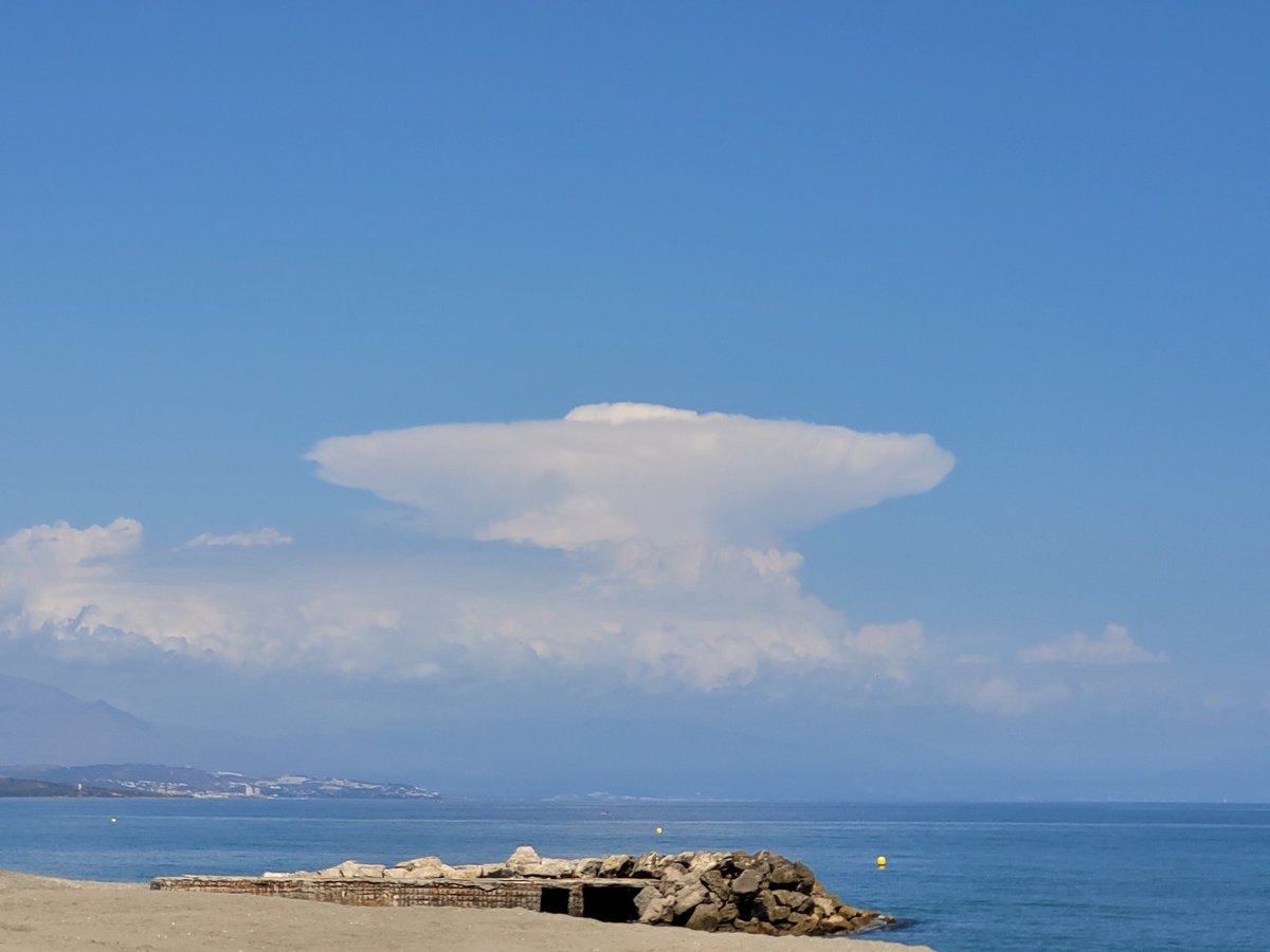 frajomido's tweet photo. @tiempobrasero  nube en la linea de la concepción https://t.co/Ja5J921Bz5