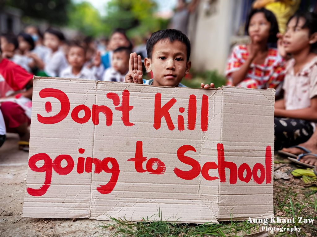 Don't Ignore Myanmar Children <a href="/UN/">United Nations</a> 

Activist residents &amp; students from western bank of Chindwin River, #Sagaing , joined demonstration to demolish the #MilitaryDictatorship on Sept21.

#2022Sept21Coup                   
#MyanmarLivesMatter            
#WhatsHappeningInMyanmar