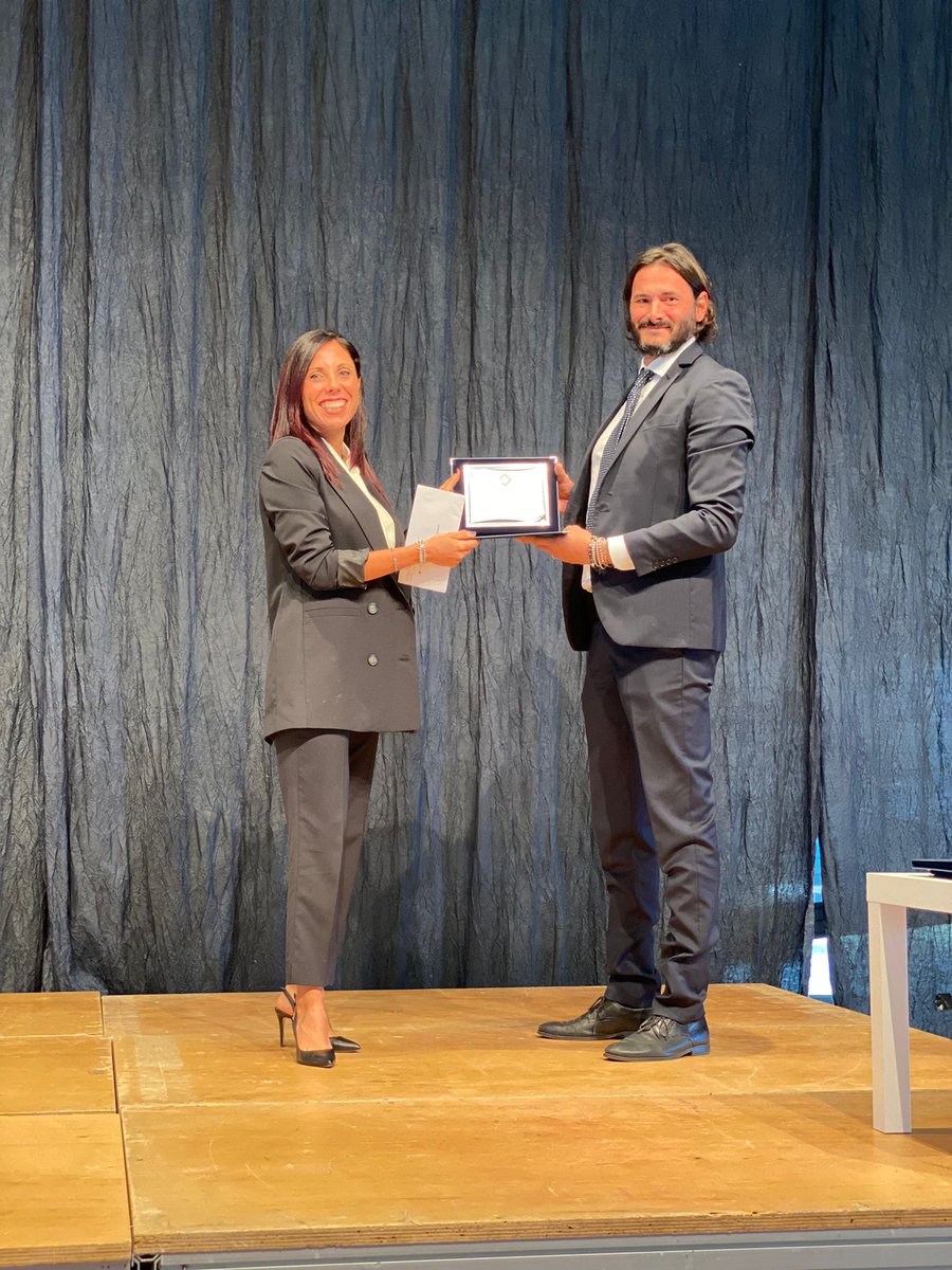 assoambiente's tweet photo. #RemTechExpo #DegreeAwards
Assoambiente ha premiato oggi la dott.ssa Lara Gaia Valsecchi di @CaFoscari per una tesi sulla valutazione della sostenibilità di un intervento di bio-fito bonifica applicato ad un'area urbana.
Congratulazioni, dottoressa Valsecchi! Ad maiora! https://t.co/hildICFDz8