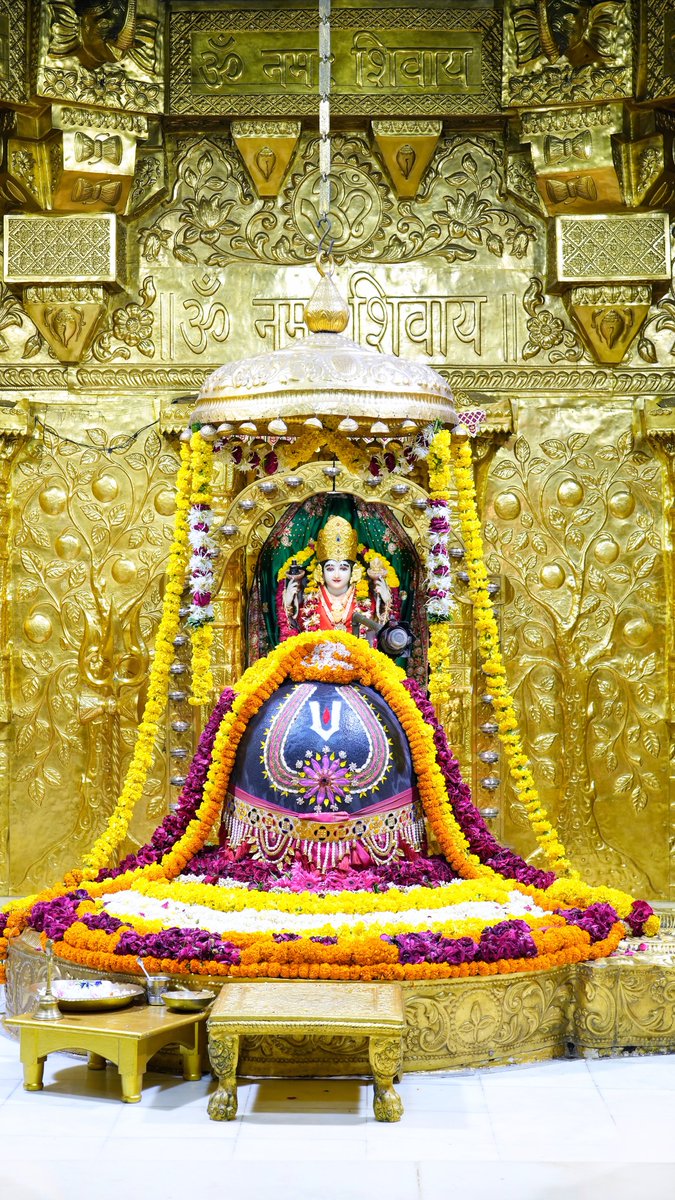 श्री सोमनाथ महादेव मंदिर,
प्रथम ज्योतिर्लिंग - गुजरात (सौराष्ट्र)
दिनांकः 21 सितंबर 2022, भाद्रपद कृष्ण एकादशी - बुधवार 
सायं शृंगार 
09223828