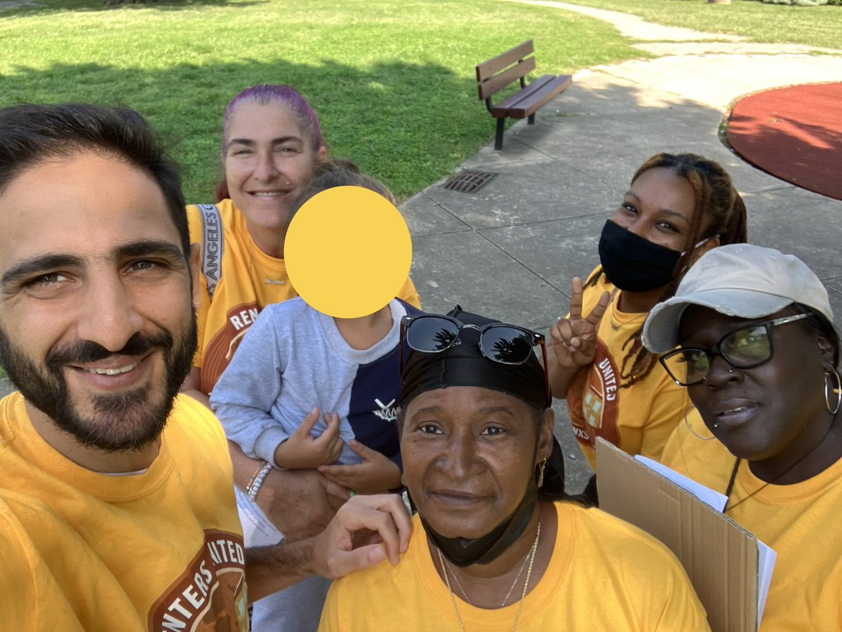 RUPRenters's tweet photo. Last week we went door to door in Frankford to build #renterpower in the face of slum landlords who milk peoples homes for profit. https://t.co/8PrtV3Vi3V