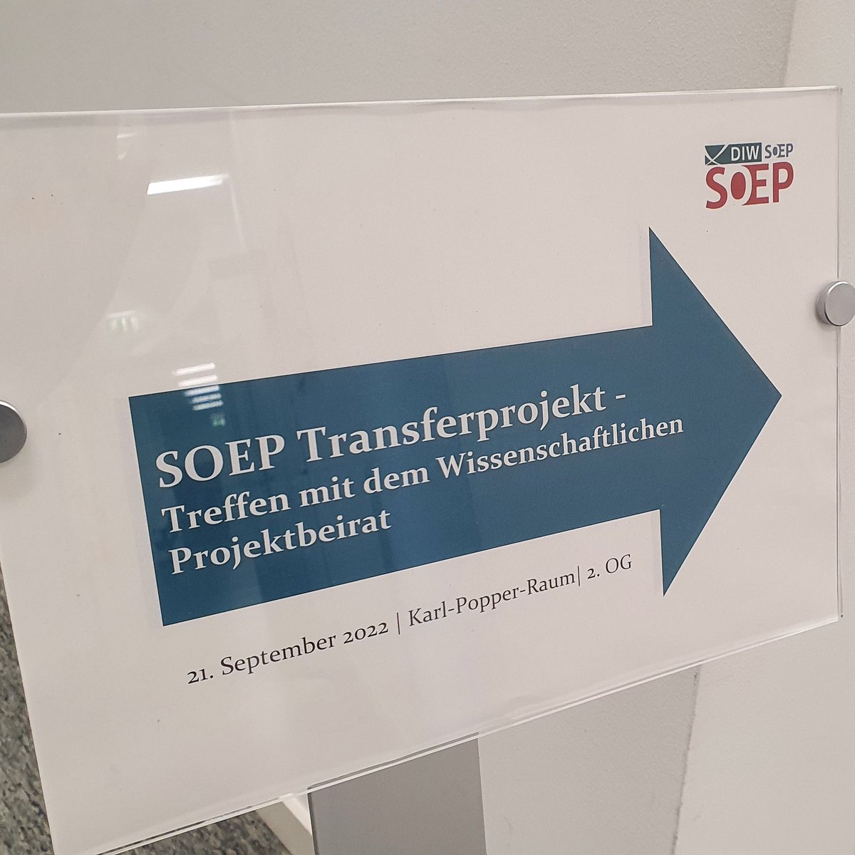 Liebig_Stefan's tweet photo. Heute tagt der Projektbeirat des #SOEPTransfer Projekts @DIW_Berlin. Ziel des Projektes ist es den #Datenschatz #soepdata auch (Daten-)Journalist*innen und Zeithistoriker*innen zugänglich zu machen und dafür eine neue Transfer-Schnittstelle aufzubauen: https://t.co/zvGNvnWHp6 https://t.co/s8rDL2hNLa