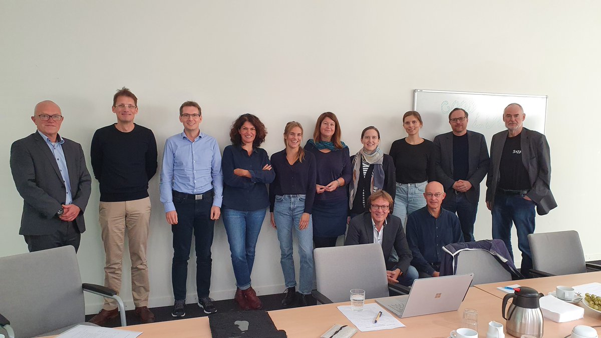 Liebig_Stefan's tweet photo. Heute tagt der Projektbeirat des #SOEPTransfer Projekts @DIW_Berlin. Ziel des Projektes ist es den #Datenschatz #soepdata auch (Daten-)Journalist*innen und Zeithistoriker*innen zugänglich zu machen und dafür eine neue Transfer-Schnittstelle aufzubauen: https://t.co/zvGNvnWHp6 https://t.co/s8rDL2hNLa