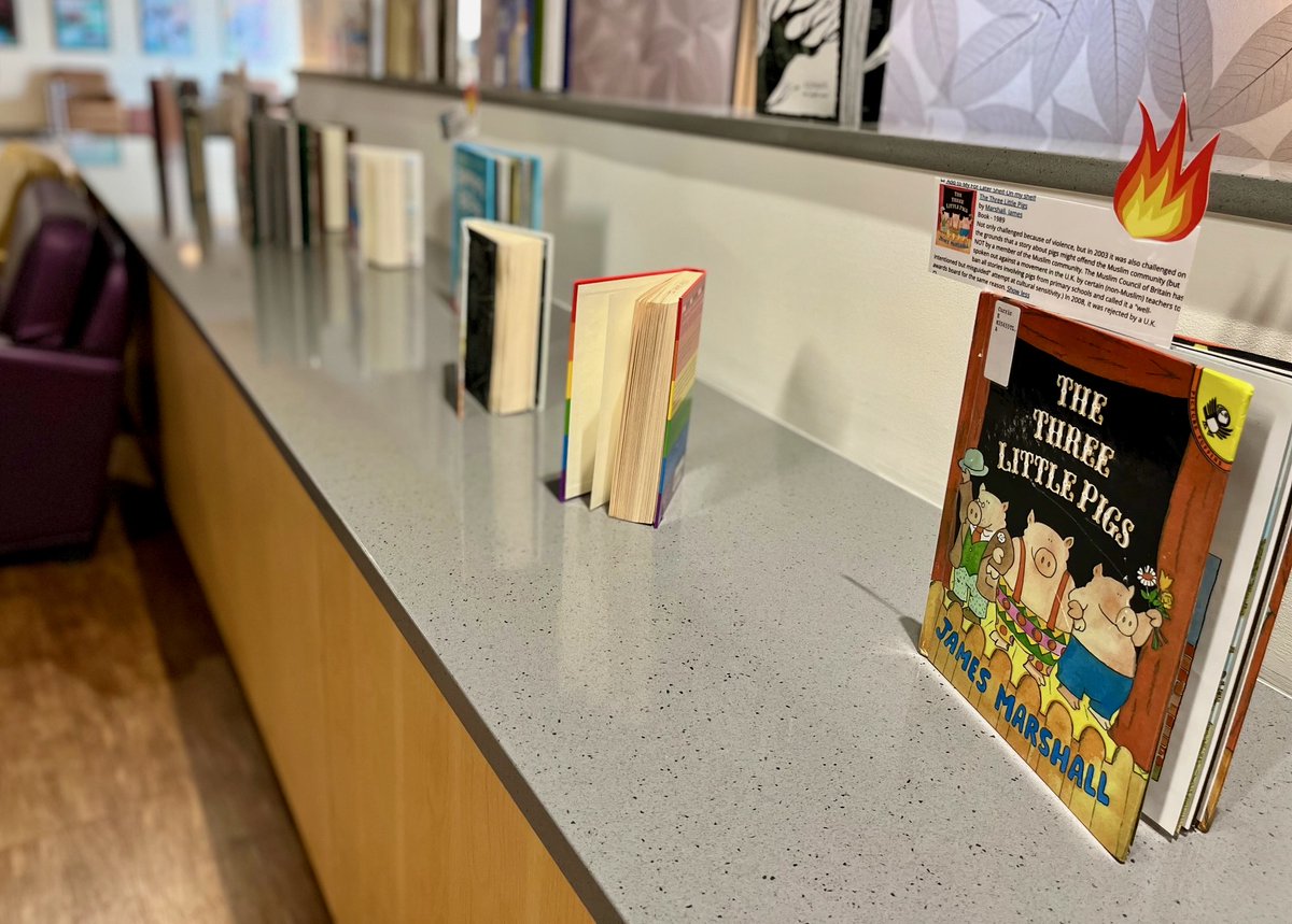 joynerlibrary's tweet photo. Thank you to the faculty, staff and especially students who joined us for a #BannedBooksWeek Read Out event, choosing to celebrate your freedom to read! 

"Books unite us. Censorship divides us." 📚
#ecutrc #ECU https://t.co/s4CGxSCBzN