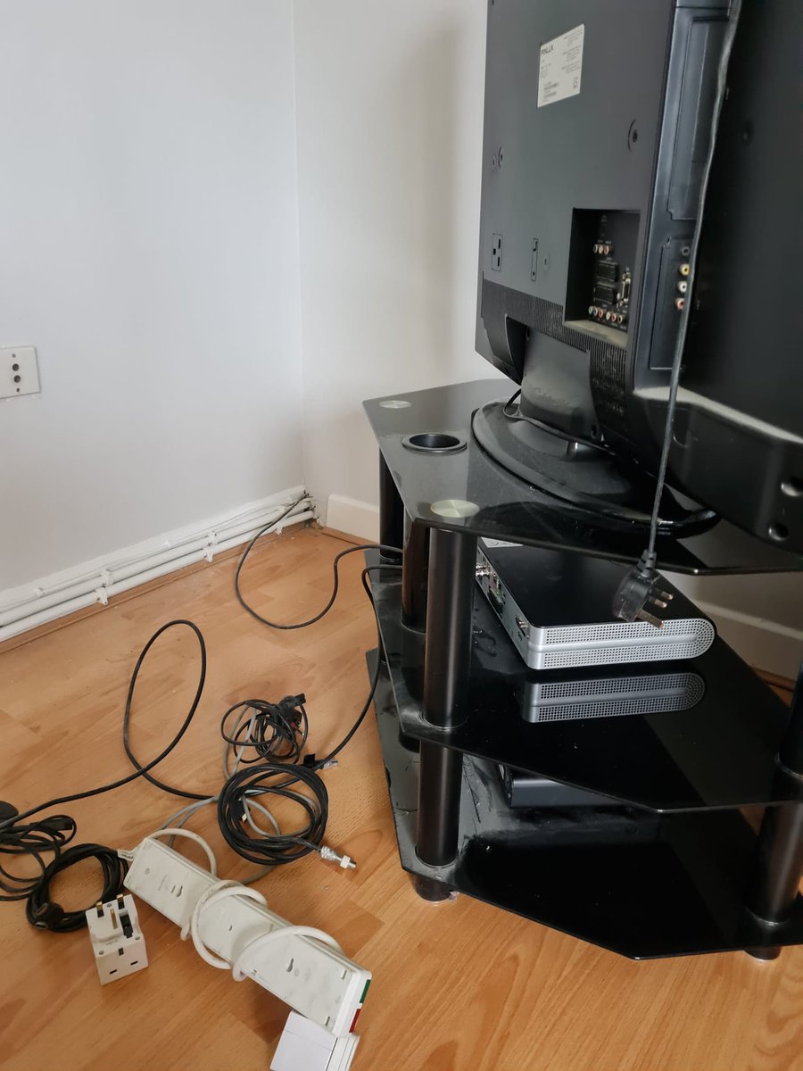 jasonmacfarland's tweet photo. Our customer needed to update her TV and was fed up of the mess of cables and TV stand in her sitting room, she now has a new wall mounted 43" Smart TV with #SAORVIEW & #Freeview built in #jmcsats #HomeEntertainment https://t.co/Eujvqc9I3E