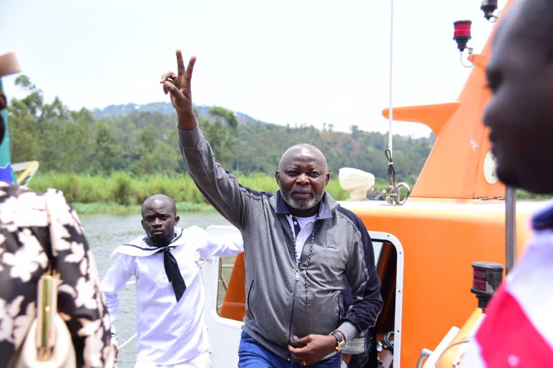mahanguHM's tweet photo. #RDC 🇨🇩 A l’instar de @VitalKamerhe1 qui vient reDémontrer ce que nous savions déjà, personne d’autre ne peut venir vous parler de l’EST de la #RDC. 
Une tournée « marathon », énergique et enrichissante pour le Président National #UNC qui a bravé tous les dangers. @BillyKambale1 https://t.co/EfRseH3FWG