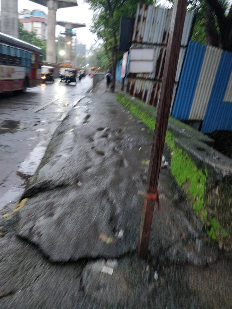 citizen1819's tweet photo. .@mybmcWardS this is a safety issue request you to be prompt and not take your usual time in attending issues.

People are forced to walk on this without barricades
@mybmc @mybmcBridges
@CleanAlm @Kanjurinfo
Location: Drainage near Runwal Forests 
Kanjur Marg West https://t.co/47gA2DS9uq