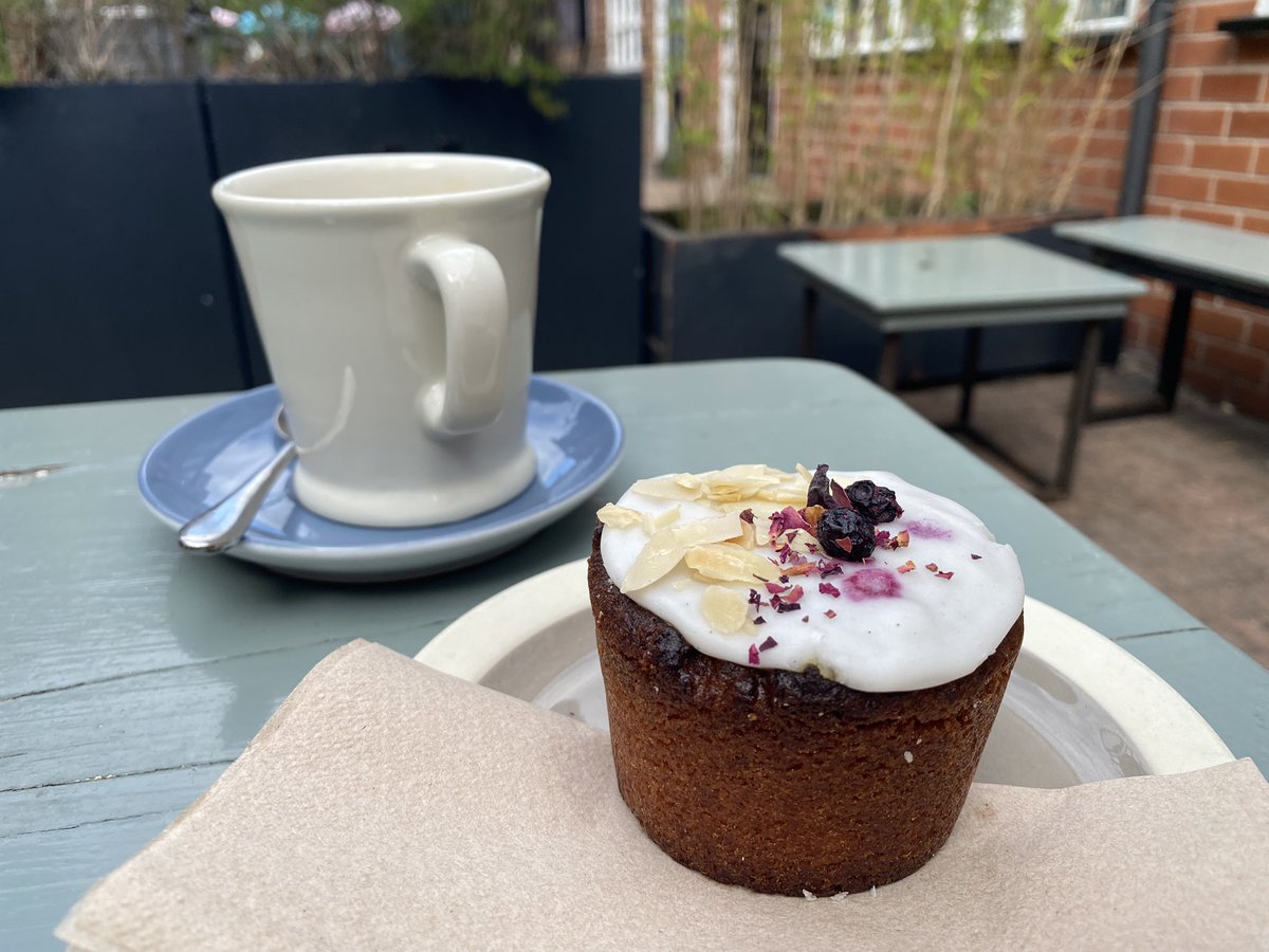 First time into sunny Sheffield for a while. Popped into @SteamYard for a coffee and a cake as one does. Delighted to have landed on Free coffee day!