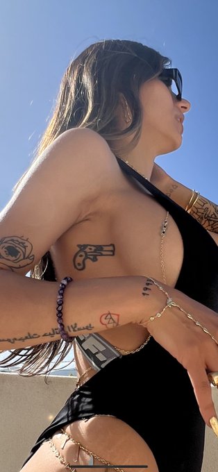 And that&rsquo;s the last time I tried to emulate Rihanna 🥲 https://t.co/rS2jPsYhqT<a href="/tag/allcaps"class="tags"><span>#allcaps</span></a>