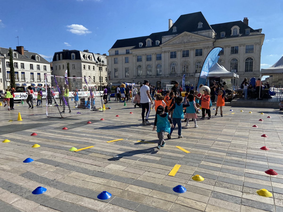 𝐋𝐄𝐒 𝐁𝐋𝐄𝐔𝐒 𝐒𝐔𝐑 𝐋𝐀 𝐏𝐋𝐀𝐂𝐄 𝐌𝐀𝐑𝐓𝐑𝐎𝐈 👀

Luka, Kevin &amp; Ivan sont sur la place du Martroi avec <a href="/LigueCentreHand/">LigueCentreVDLHand</a> pour la journée « Jouons aux Handballs ».

On vous attend 😍.

#SeptorsNation