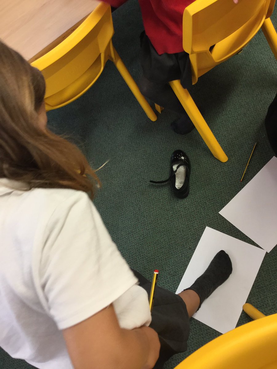 MD_Class1's tweet photo. In science we are learning about the body, yesterday we were investigating whether people with big feet would need big gloves. We drew round our hands and feet and measured them using a ruler. We discovered everyone had different sized feet and hands! #MDScience @MD_headteacher https://t.co/ou7nNQuh91
