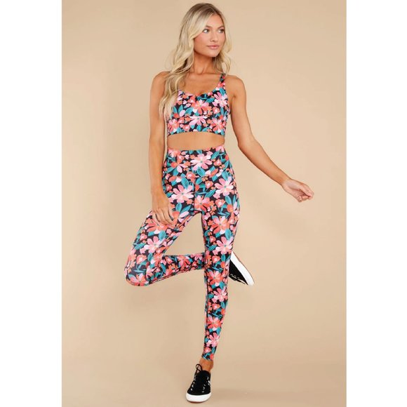 CollectiveMarie's tweet photo. So good I had to share! Check out all the items I'm loving on @Poshmarkapp #poshmark #fashion #style #shopmycloset #devonwindsor #beachriot #beachbunny: https://t.co/bmDNnQfmhQ https://t.co/FQP9iNlbJL