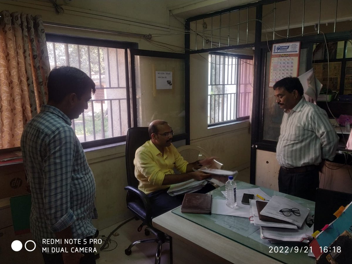 SDMGodhra's tweet photo. આજ તા.૨૧/૯/૨૦૨૨ ના રોજ બપોરના ૧૫ : ૦૦ કલાકે કાલોલ તાલુકા સંકલન અને ફરીયાદ સમિતિની બેઠક યોજી તથા કાલોલ તાલુકા સ્વાગત ફરીયાદ નિવારણની કામગીરી કરી.મામલતદાર કચેરી,કાલોલની ઇ-ઘરા શાખા,પુરવઠા શાખાની મુલાકાત કરી અને કાલોલ પોલીસ સ્ટેશનની તપાસણી કરી @CMOGuj @pkumarias @CollectorGodhra https://t.co/QNmtEnGzWk