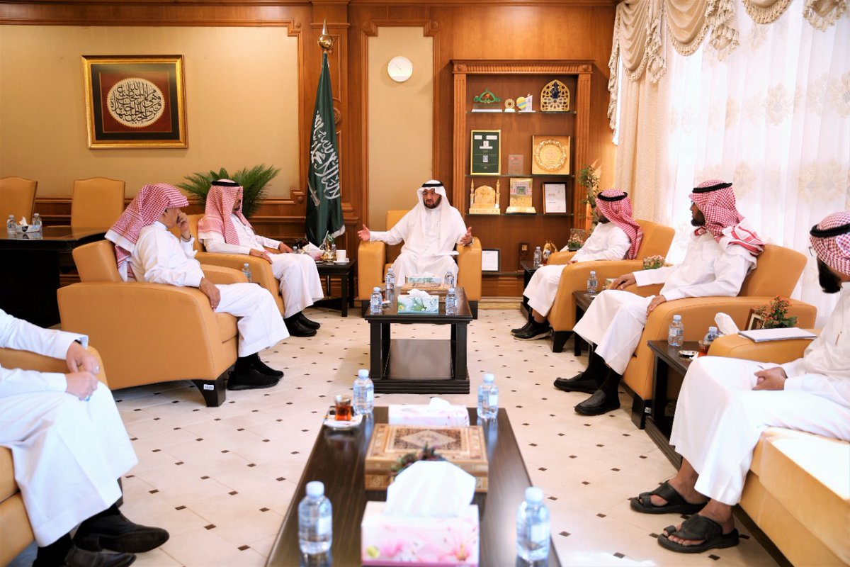 taibahu's tweet photo. استقبل معالي رئيس #جامعة_طيبة د.عبدالعزيز السراني بمكتبه اليوم وفد المجلس المحلي بمحافظة #بدر ، وتم خلال الزيارة مناقشة عدد من المواضيع المشتركة وتعزيز سبل التعاون بين الطرفين. https://t.co/PBoTMnTuzH