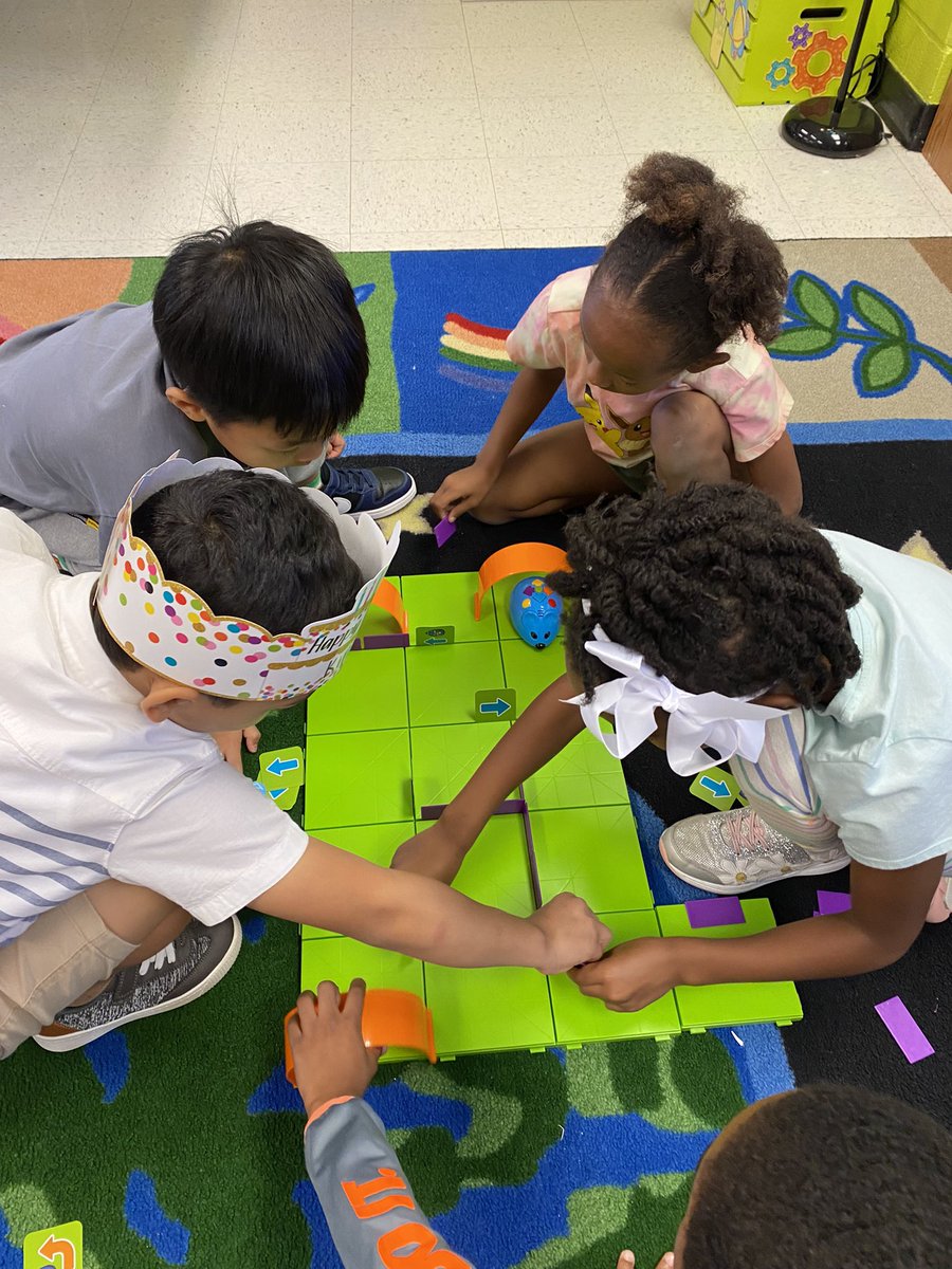 KSigsbee's tweet photo. Lots of STEM fun for Mrs. Dickinson’s class. They earned free STEM day for good behavior! Who doesn’t love Legos, wiki stix, and robots?! https://t.co/Q0yZcFUOXH