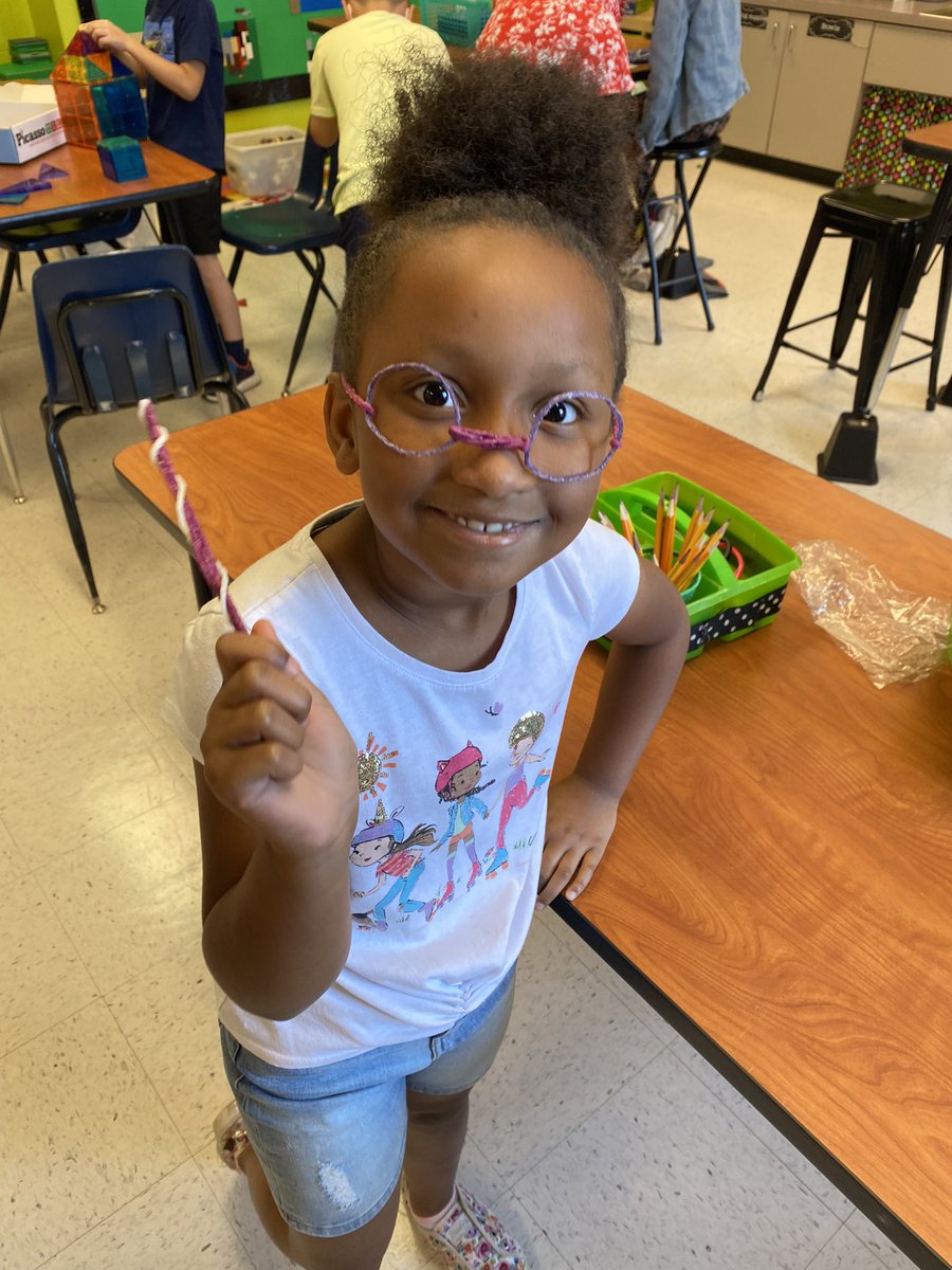 KSigsbee's tweet photo. Lots of STEM fun for Mrs. Dickinson’s class. They earned free STEM day for good behavior! Who doesn’t love Legos, wiki stix, and robots?! https://t.co/Q0yZcFUOXH