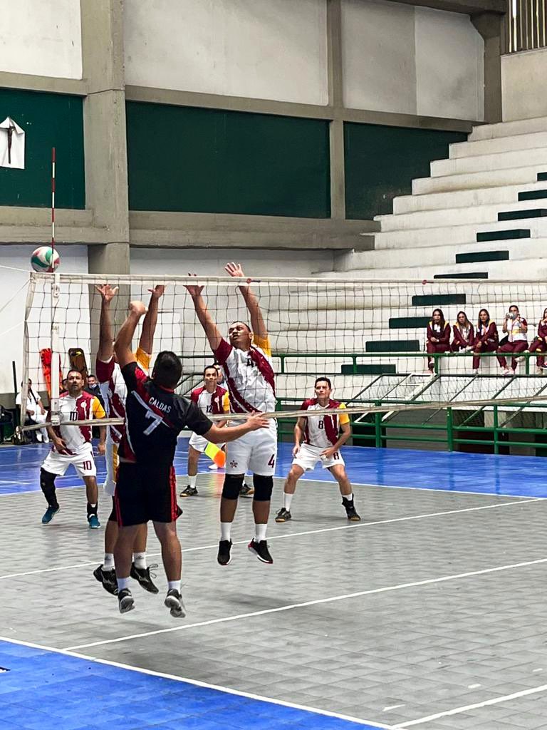 En septiembre disfrutamos de los Juegos Zonales ⛹️⚽️ en @risaralda_sena 📍. A través del Plan de bienestar fomentamos el deporte, la integración y el fortalecimiento de las relaciones al interior de la Entidad! 🧡💪🏻 #TalentoconCorazón 🫶🏻