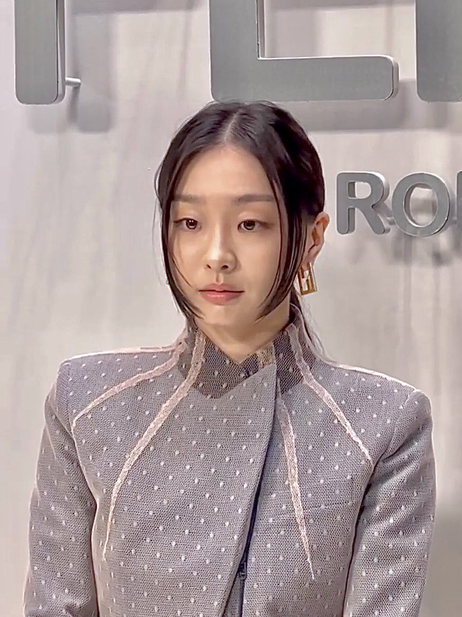 d_a___m_l's tweet photo. #KimDaMi #김다미: Fendi Girl! https://t.co/69lGN8Hmej