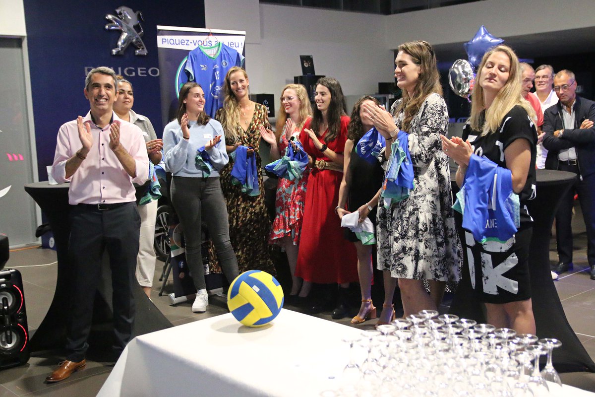 CMVB81's tweet photo. ✅ Les Hornets 🐝 ont leurs nouveaux maillots pour la N2. La seconde soirée du club d’affaires du @CMVB81  a aussi été l’occasion pour les partenaires du club de découvrir le nouvel effectif. https://t.co/JjeMYKaQVu 🔵⚪️🟢 @ladepeche81 @LeJournaldIci @olehmuller @WilfriedPenela https://t.co/giihAQTs0m