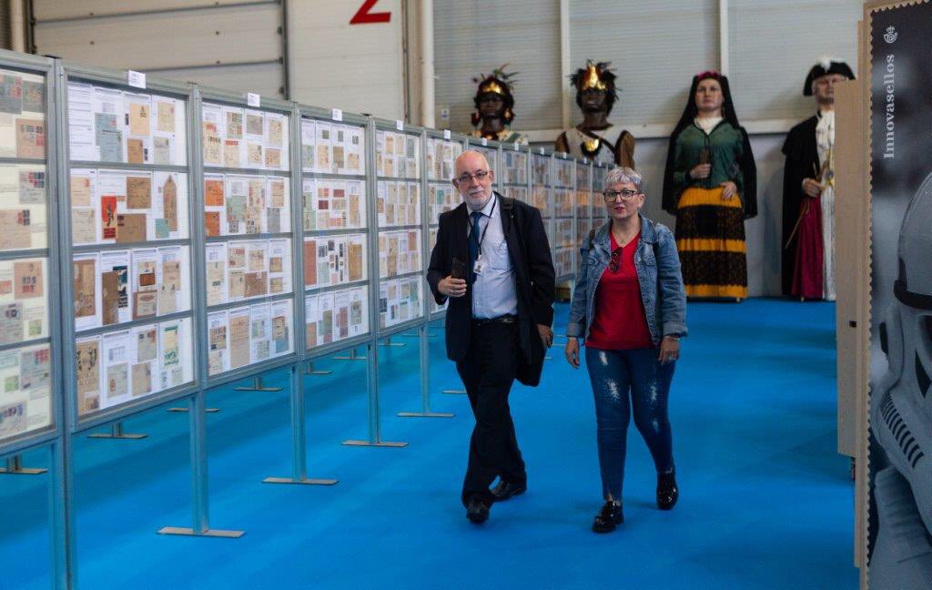 Irun_informa's tweet photo. ☝️📨 #Irun, ¡capital de la filatelia! Todo lo que se puede saber de coleccionismo de sellos y otros documentos postales está hasta el domingo en @FicobaFundazioa.
📍 Programa: https://t.co/nxF4tb33ER
#IrunInforma #Exfilna https://t.co/Ed1m1bdQ0D