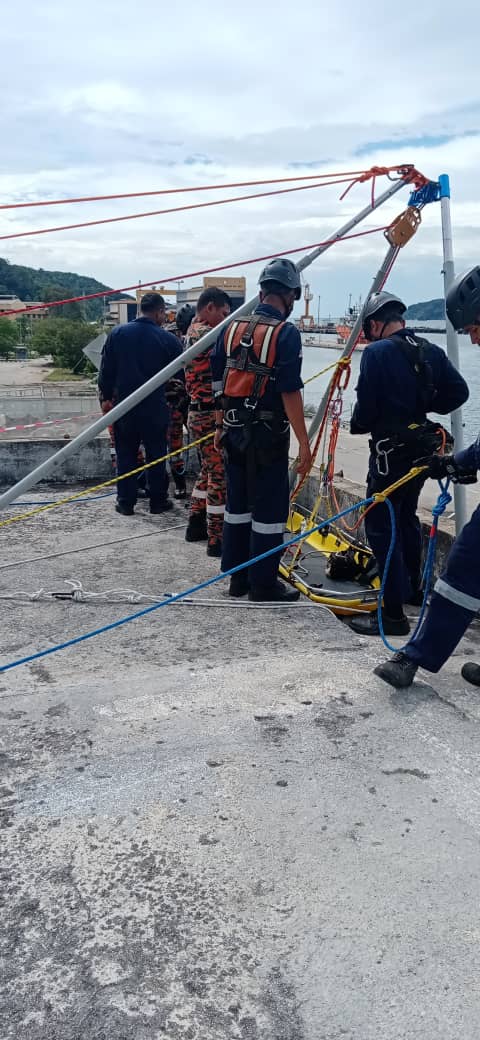 DepotBarat's tweet photo. Kursus Emergency Response Team (ERT) DSAB oleh Akademi Bomba dan Penyelamat Malaysia Wilayah Utara Tronoh Perak
20-22 Sep 22
#2ndday
#ISO450012018
#5BINTANG
#MENYELAMATMANGSADITEMPATTINGGI https://t.co/OHR8NuYgGM