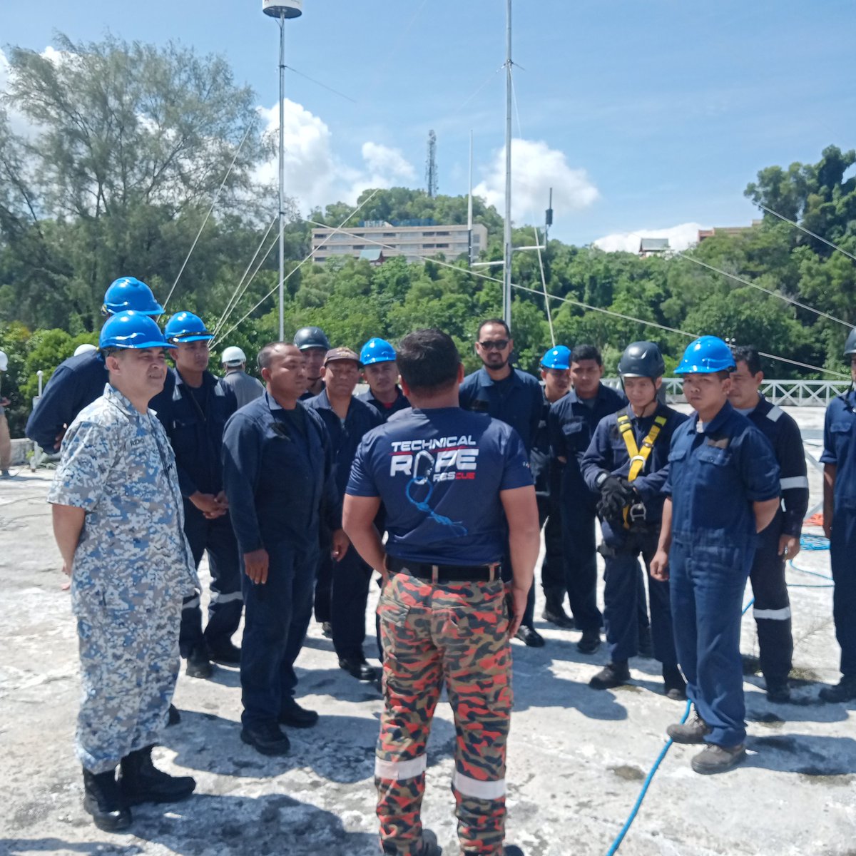 DepotBarat's tweet photo. Kursus Emergency Response Team (ERT) DSAB oleh Akademi Bomba dan Penyelamat Malaysia Wilayah Utara Tronoh Perak
20-22 Sep 22
#2ndday
#ISO450012018
#5BINTANG
#MENYELAMATMANGSADITEMPATTINGGI https://t.co/OHR8NuYgGM