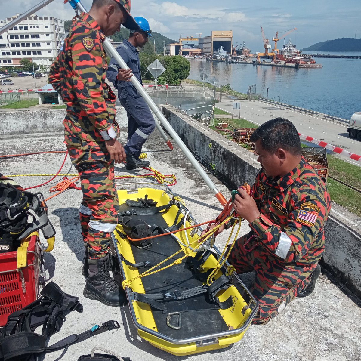 DepotBarat's tweet photo. Kursus Emergency Response Team (ERT) DSAB oleh Akademi Bomba dan Penyelamat Malaysia Wilayah Utara Tronoh Perak
20-22 Sep 22
#2ndday
#ISO450012018
#5BINTANG
#MENYELAMATMANGSADITEMPATTINGGI https://t.co/OHR8NuYgGM