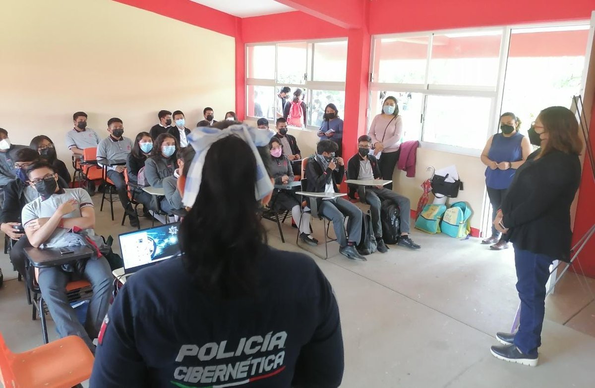 DaliaBnoyola's tweet photo. He instruido a la @UPCOaxaca para que fortalezcan acciones preventivas en contra del #Ciberacoso en instituciones educativas; este es uno de los problemas más comunes al que se enfrentan los estudiantes, derivado de un incremento en el uso de la tecnología. https://t.co/uXHfo3tX9M