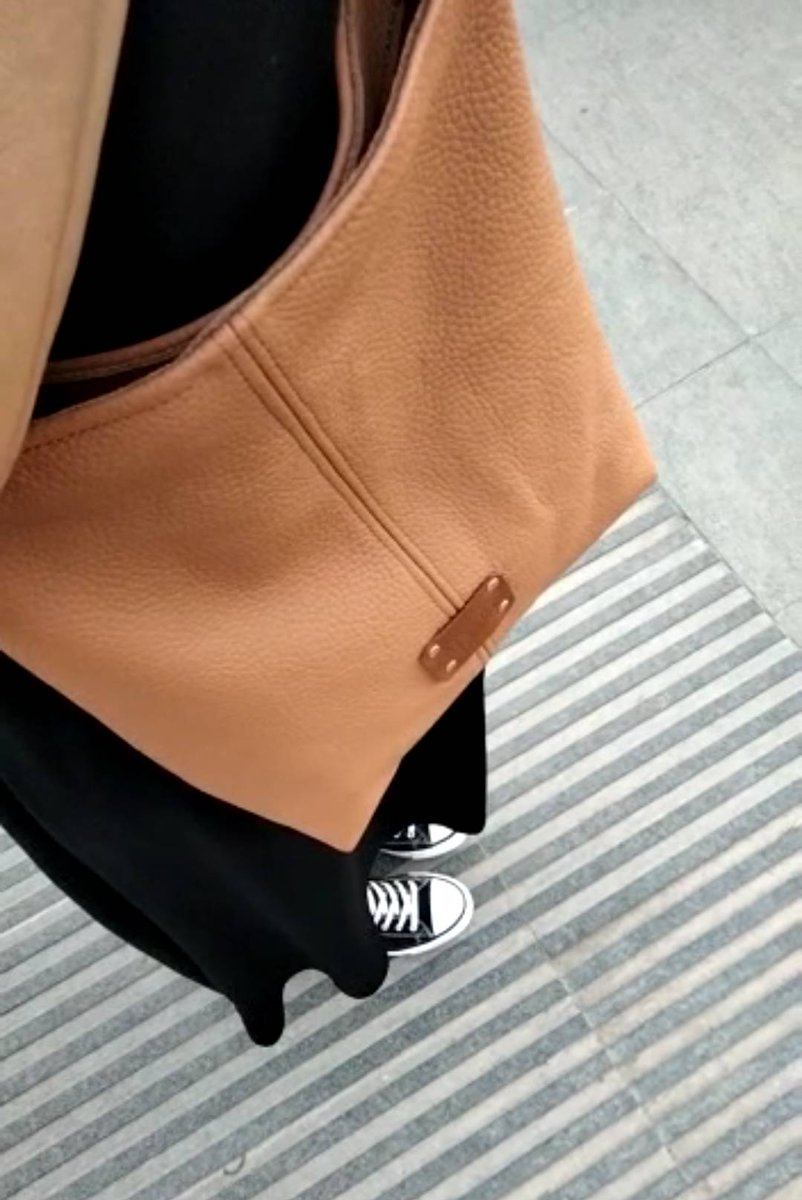 bolsospiely's tweet photo. Bolsos de hombro hechos con piel flor en tono Camel en varios tamaños, para hacer tu día más práctico y cómodo.
Disfruta con un bolso único y artesano.
Reserva 647911077 Ely

# bolsospiely
#Albolote
#versátil
#funcional
#pielflor
#artesanía
#hechoamano
#handmade https://t.co/oURgDsHg0c