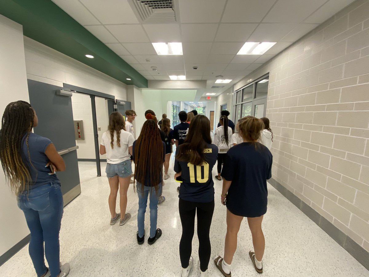 DrMrCoachE's tweet photo. Leaders serve others.
Great first morning with our new Captain Class friends @BethelHanberry
Looking forward to a great year together!
#captainclass #bengalnation https://t.co/q1kR2qyYqX