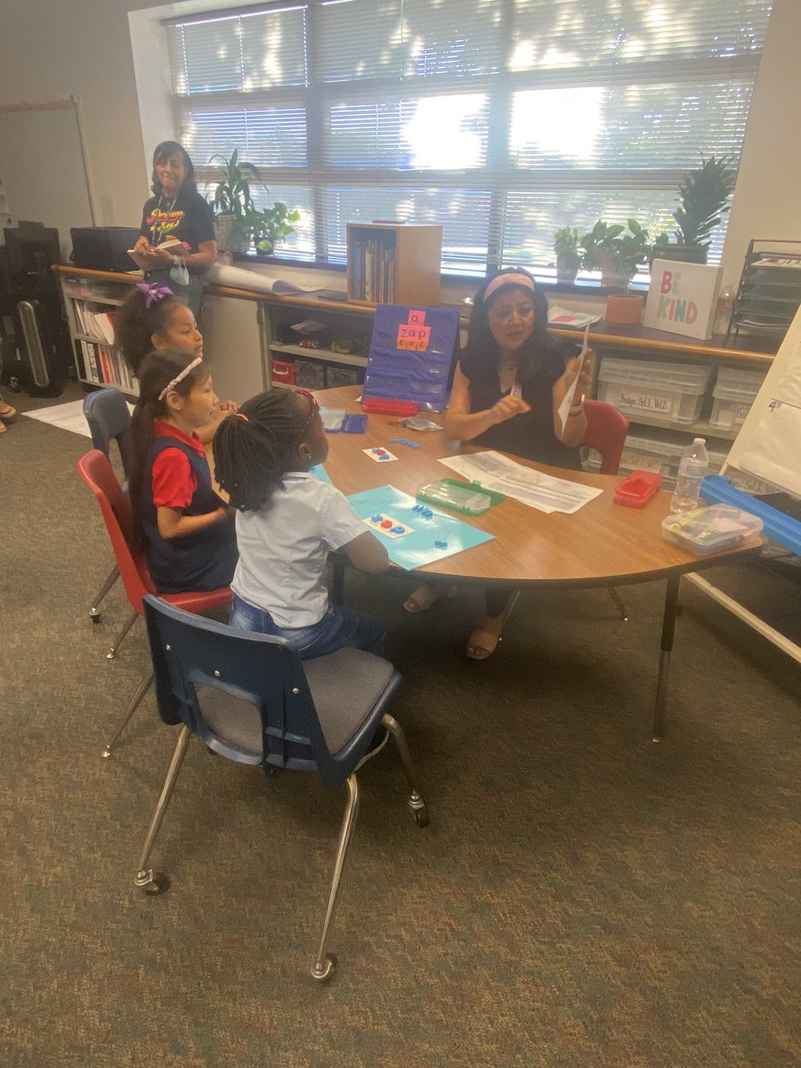 LShellito's tweet photo. Love partnering with C&amp;I to have them model lessons for our amazing teachers @ASJohnston1  #smallgroup #modeling #growing #togetherwearebetter https://t.co/T3DwwH9Nmr