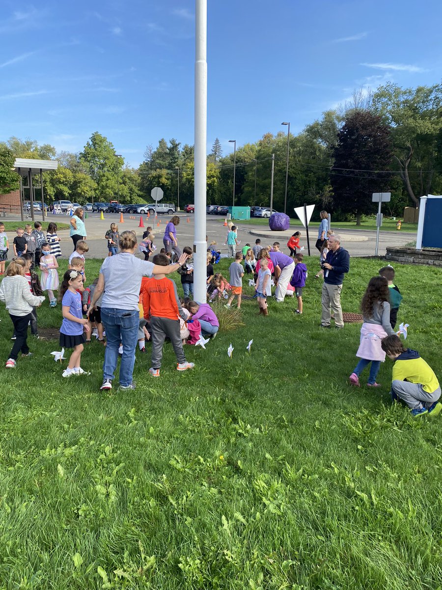 CECSD_Barry's tweet photo. Pinwheels of Peace @CECSD_Barry https://t.co/gAL5mSktg9