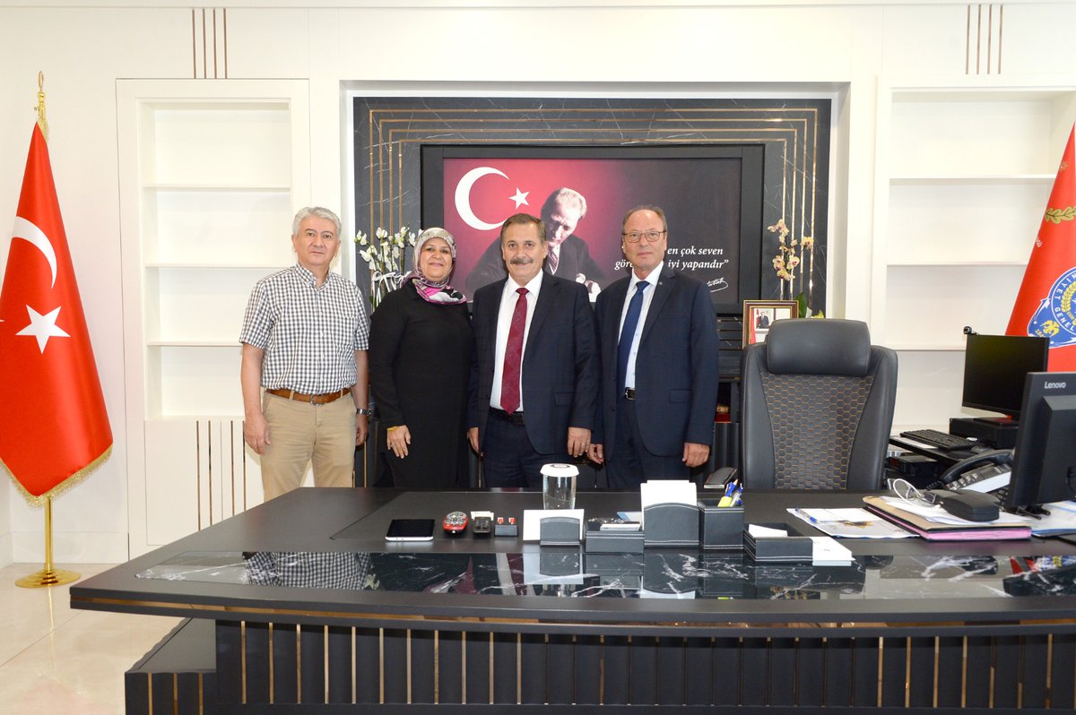 İl Emniyet Müdürümüz Sn. Orhan ÇEVİK'e, Antalya Yörükler Derneği Başkanı Abdullah Duman ve beraberindeki heyet ziyarette bulunarak yeni görev yerinin hayırlı olması dileklerini ilettiler.