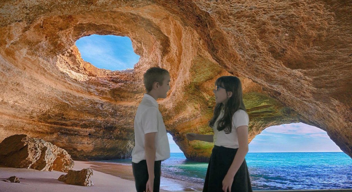 NLDigitalSchool's tweet photo. Pupils from @kildrum_ps visited the Immersive Classroom today for a lesson in movie-making.They explored the use of green screen in iMovie #immersiveclassroom #digilearnscot #digitalskills @JillWoodward20 https://t.co/i5glLUkiC7