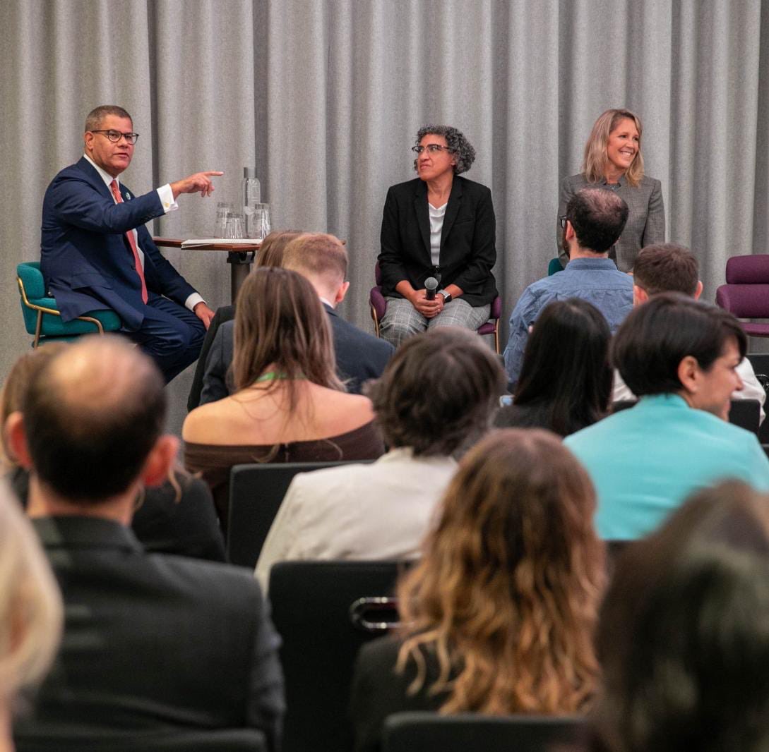 Pleased to announce at #ClimateWeekNYC that 198 signatories are now transitioning to zero emission vehicles under the #COP26 ZEV Declaration 

I also chaired a roundtable on this week's #BreakthroughAgenda Report recommendations 

We must act now across sectors to keep 1.5 alive