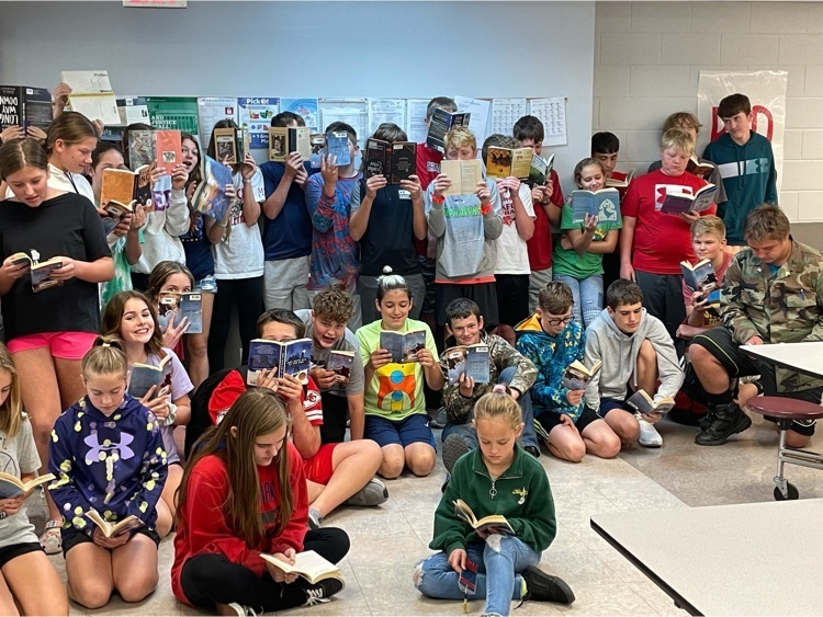 FrankfortCats's tweet photo. Thank you @dollargeneral Literacy Foundation for our 2022 youth literacy grant! Funding will support our ELA libraries and secondary MTSS programs. #dollargeneralliteracygrant #DGLF https://t.co/lJd9LSgSMf