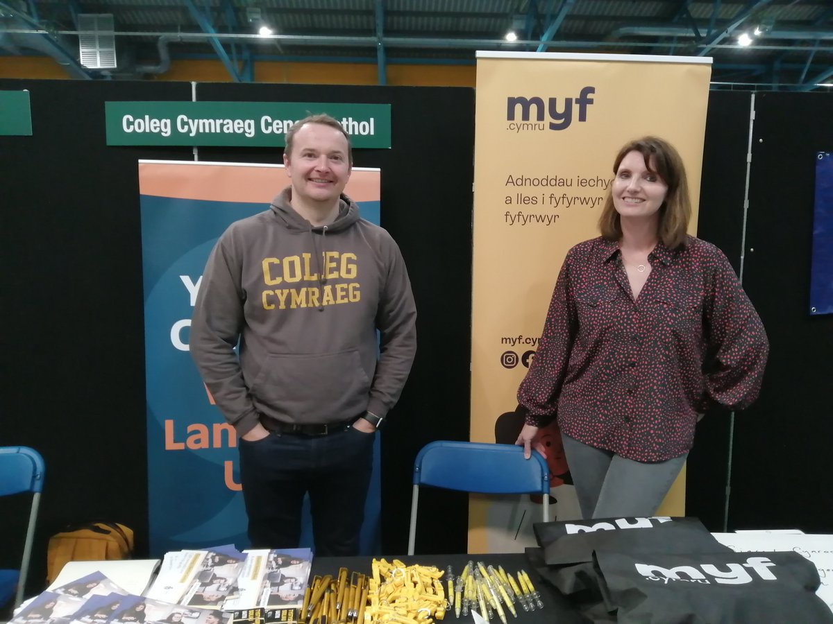 DysgwyrC's tweet photo. It's Freshers' Fair @cardiffmet today
Come and see us for info about:
- Studying through the medium of Welsh @CangenMetCdydd
- #Welsh Mental Health Support
- The new #HealthSectorWelsh programme
We have lots of freebies!
@sigmetcaerdydd is next door too!
#Cymraeg https://t.co/cGqpCv1ptE
