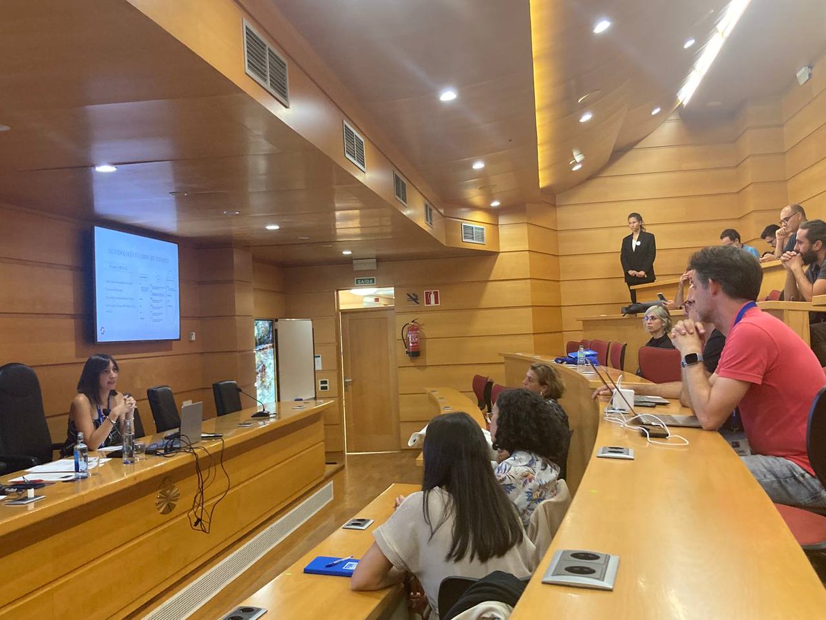 🗣 La primera ponente del simposio doctoral es Alba Bonet de la <a href="/UA_Universidad/">Universidad de Alicante UA</a>. Su tesis doctoral versa sobre "Veracidad vs. Fiabilidad: Cambiando el enfoque de nuestra directriz de anotación"

<a href="/garciacumbreras/">Miguel Angel Garcia</a> y <a href="/rafaelo77/">Rafael Valencia-García</a> aportan sus comentarios como mentores en el simposio