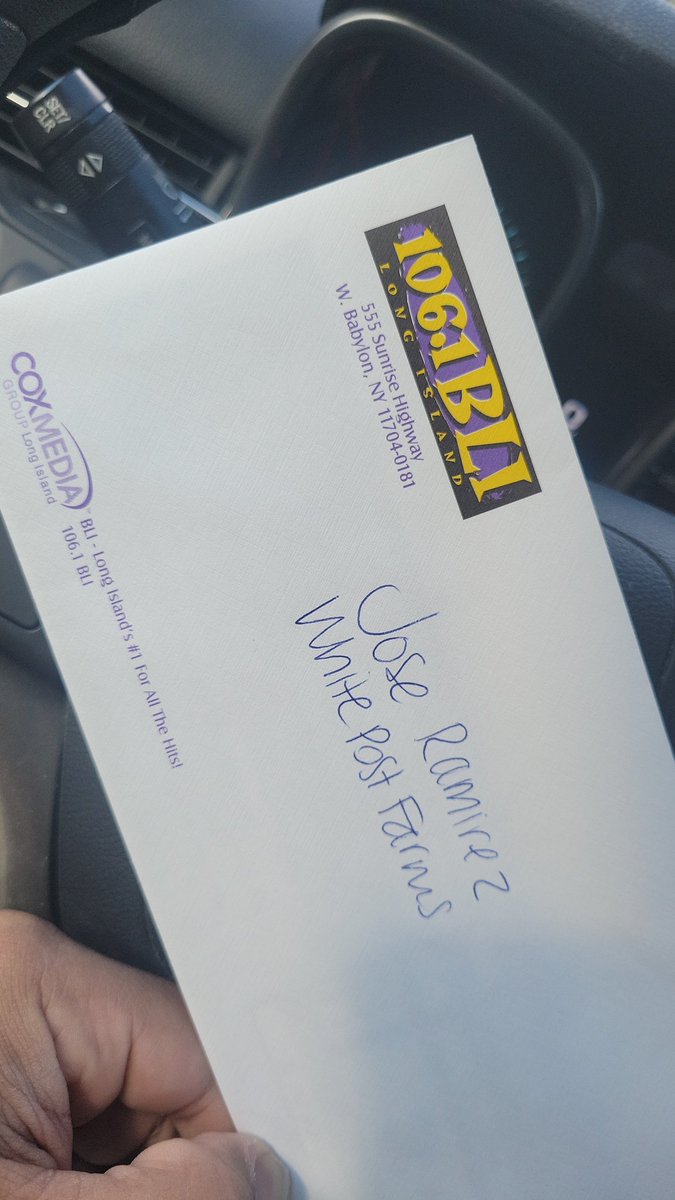 Pocco29's tweet photo. Thank you @1061BLI thank you @AllyAliOnAir and @SykeOnAir best morning show!!! We love #WhitePostFarm https://t.co/q261rx73As