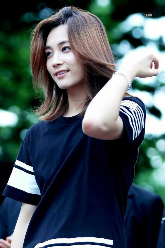 bcxyzab's tweet photo. @hanniethinker04 jeonghan long hair 💅 https://t.co/lUYCbxuRwe