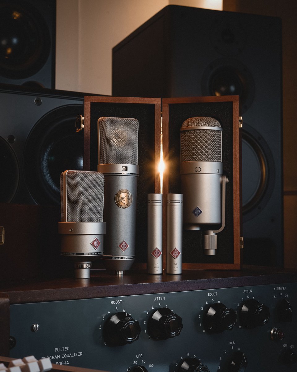 FunkyJunkLtd's tweet photo. Which one would you choose?🤩 @NeumannBerlin #familyportrait featuring:
🔹#NeumannTLM103
🔹#NeumannTLM67
🔹#NeumannKM184
🔹#NeumannU47FET (Re-Issue)
All currently available and in stock now at Funky Junk! #funkyjunk #neumann #microphones https://t.co/eLBzWxZ3T0