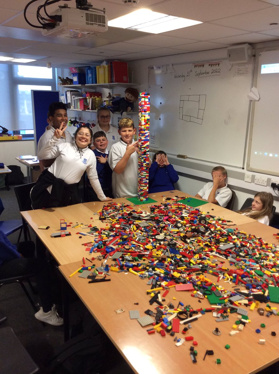 a2lcefnhengoed's tweet photo. During last lesson today, we have been practicing our team building skills. I do believe we have built the largest tower in the world! It only took 45 minutes and a can do attitude. #CHCS #A2LCHCS #LEGO #LEGOTOWER #creativity https://t.co/iVrd9VHfow